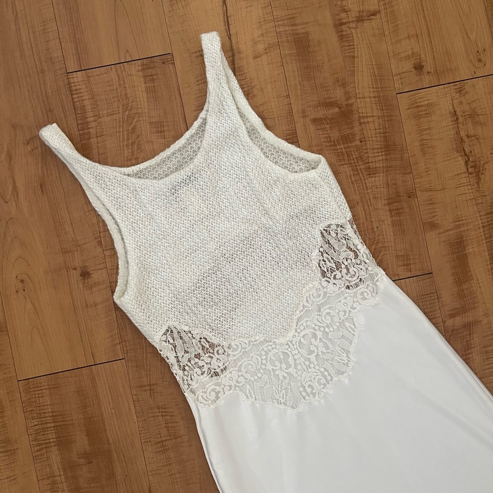 Gorgeous Brand New 90’s Vintage White Dress with Lace Detail - Picture 3 of 11
